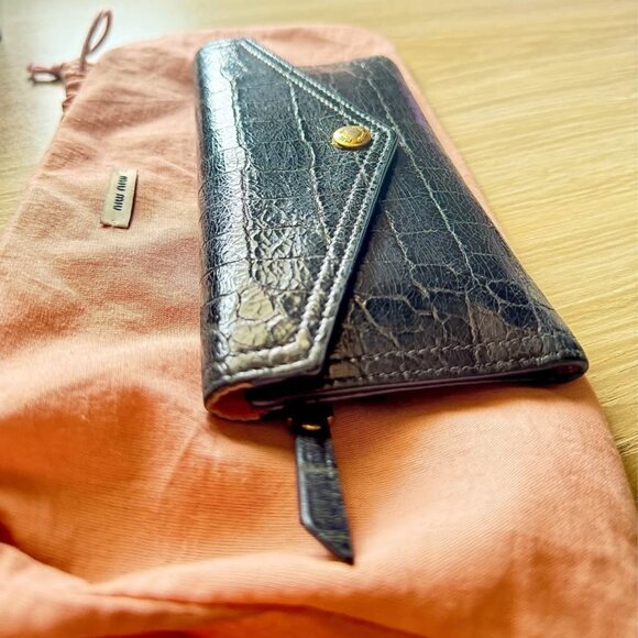 Miu Miu Croc-Embossed Long Wallet - Picture 2 of 10